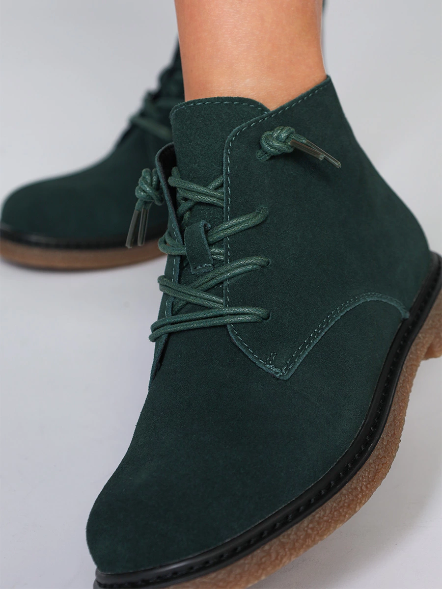 Ботинки зеленого цвета со шнуровкой